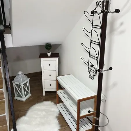 Lella Villa *